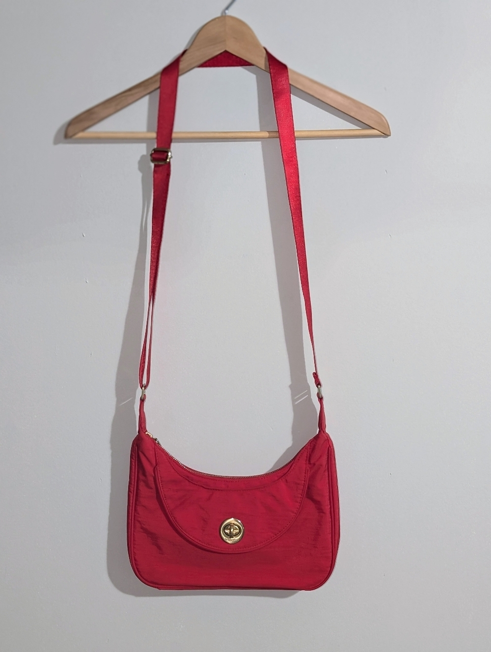 Baggallini | True Red Crossbody Purse - Picture 7 of 8